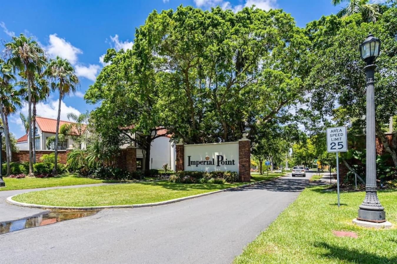 The Dreamcatcher - 4 Bed, 2 Bath, Private Heated Pool, Bbq, Game Room, Park * Fort Lauderdale