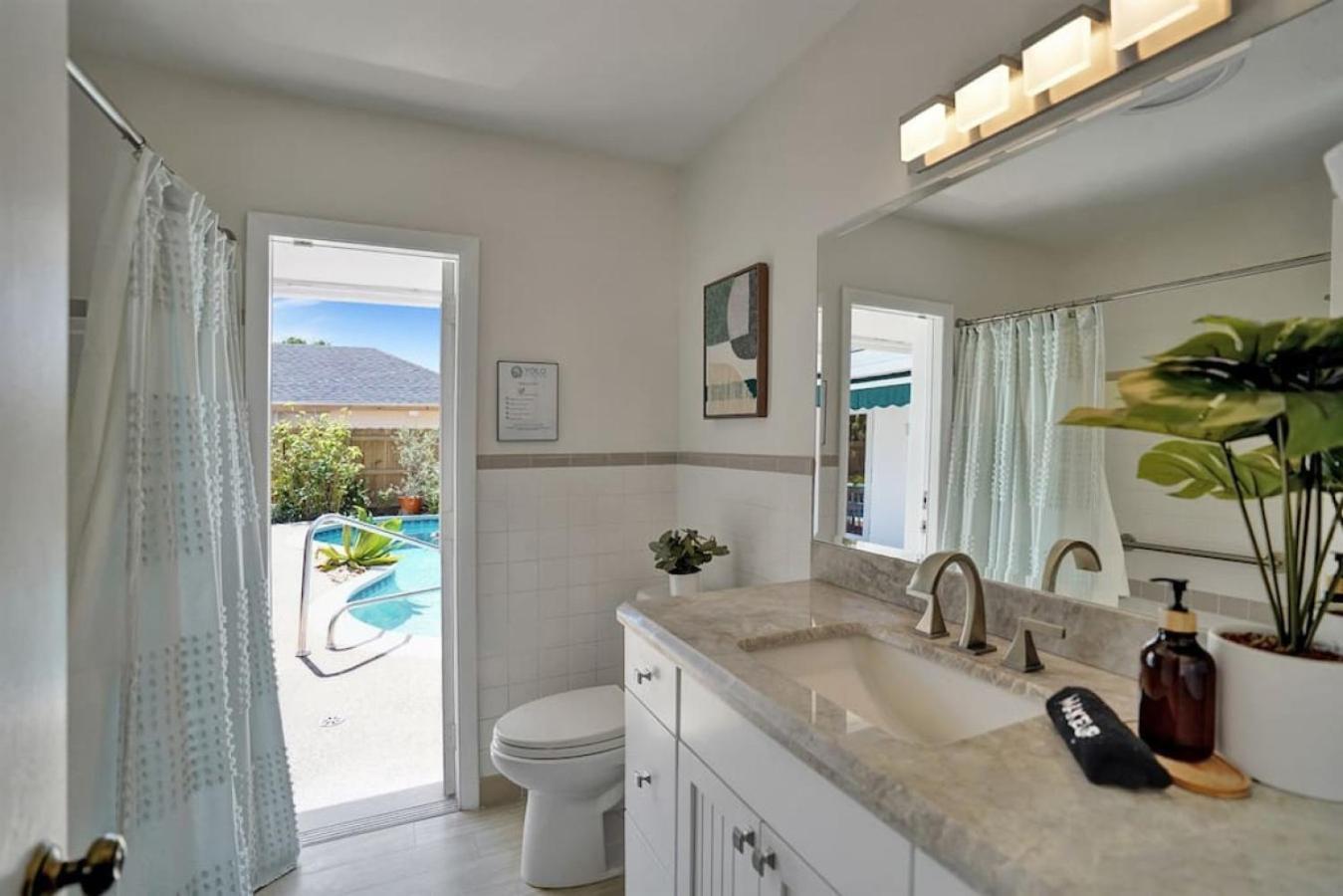 Holiday home The Dreamcatcher - 4 Bed, 2 Bath, Private Heated Pool, Bbq, Game Room, Park Fort Lauderdale