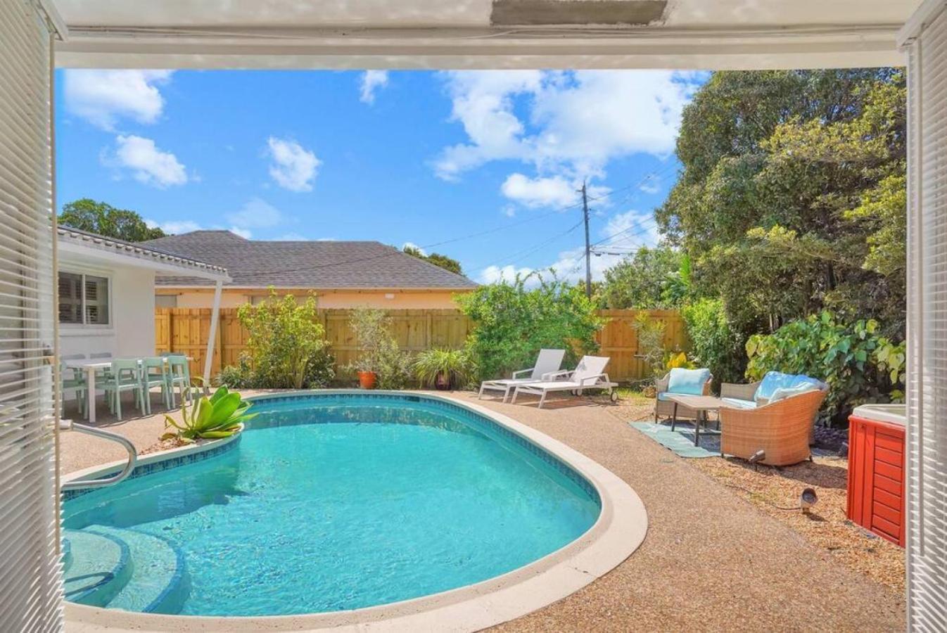 The Dreamcatcher - 4 Bed, 2 Bath, Private Heated Pool, Bbq, Game Room, Park * Fort Lauderdale
